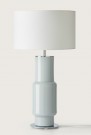 Her er lampen vist med Mexico Blue armatur farge, Chrome farget metall og Hvit lampeskjerm thumbnail