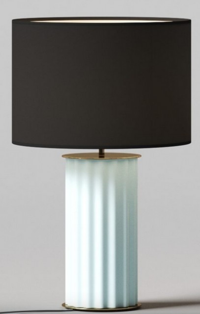 Her er lampen vist med Hvit armatur farge, messing/gullfarget metall og sort lampeskjerm